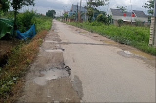 Jalan Di Sabah Balau, Lampung Selatan, Rusak Parah Dan Sangat Membahayakan Pengguna Jalan