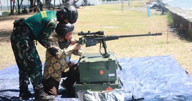 Plh Bupati Probolinggo Jajal Senjata TNI AL di Paiton