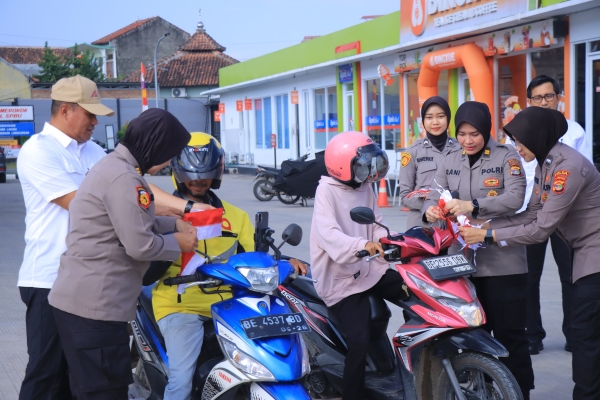 Polda Lampung Tebar 5000 Bendera Gratis Jelang HUT RI