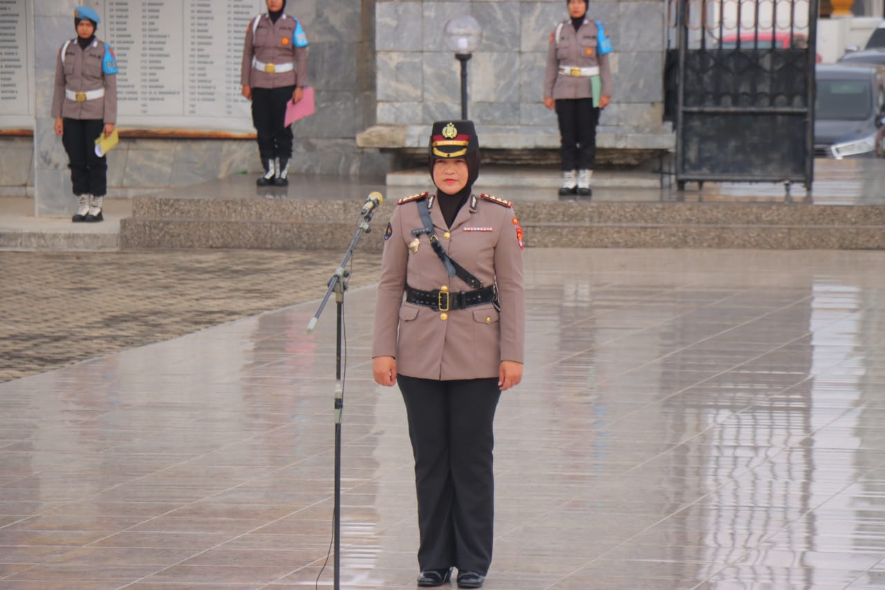 Dipimpin Kabidhumas, Polwan Polda Lampung Kenang Jasa Pahlawan di TMP