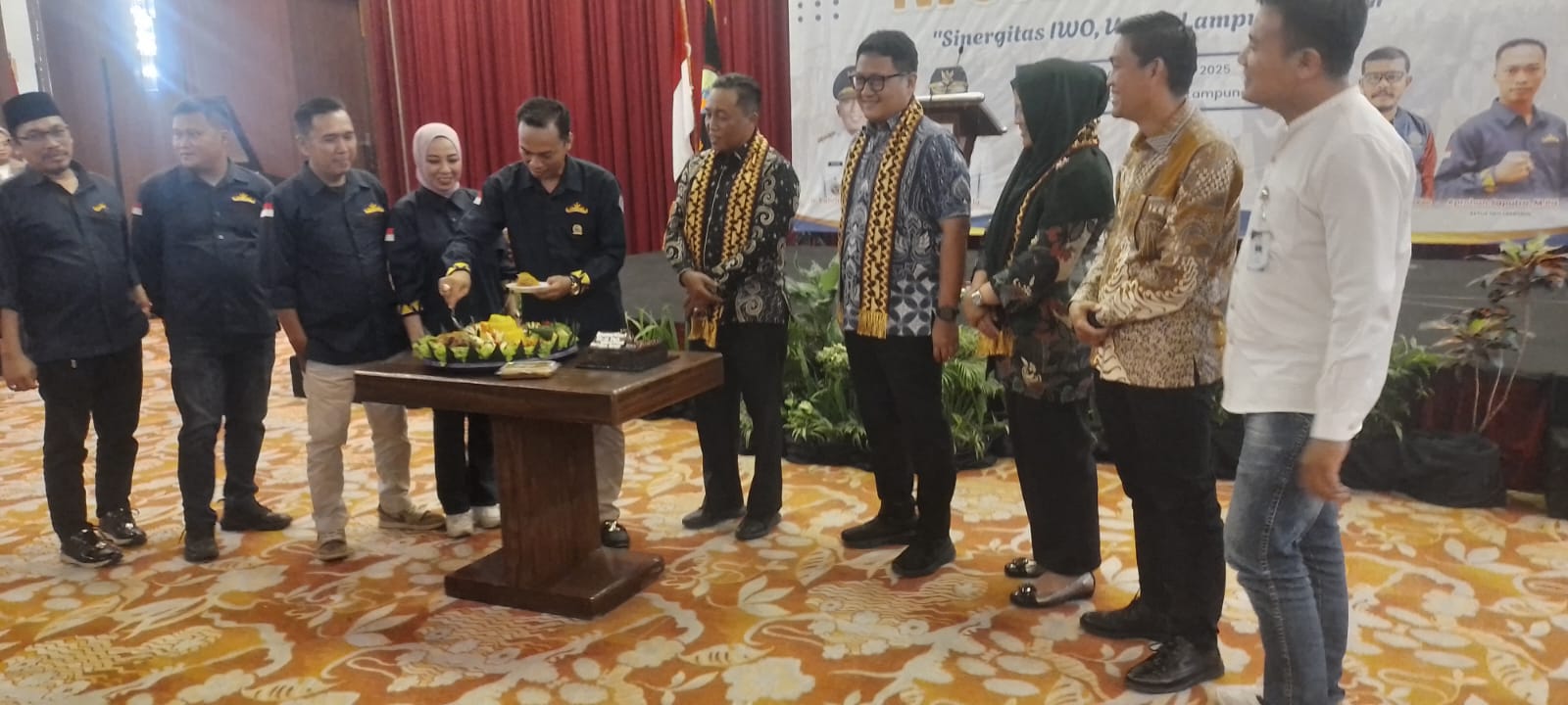 Milad Ke-13 IWO Lampung, Sembilan Tokoh Inspiratif Terima Penghargaan