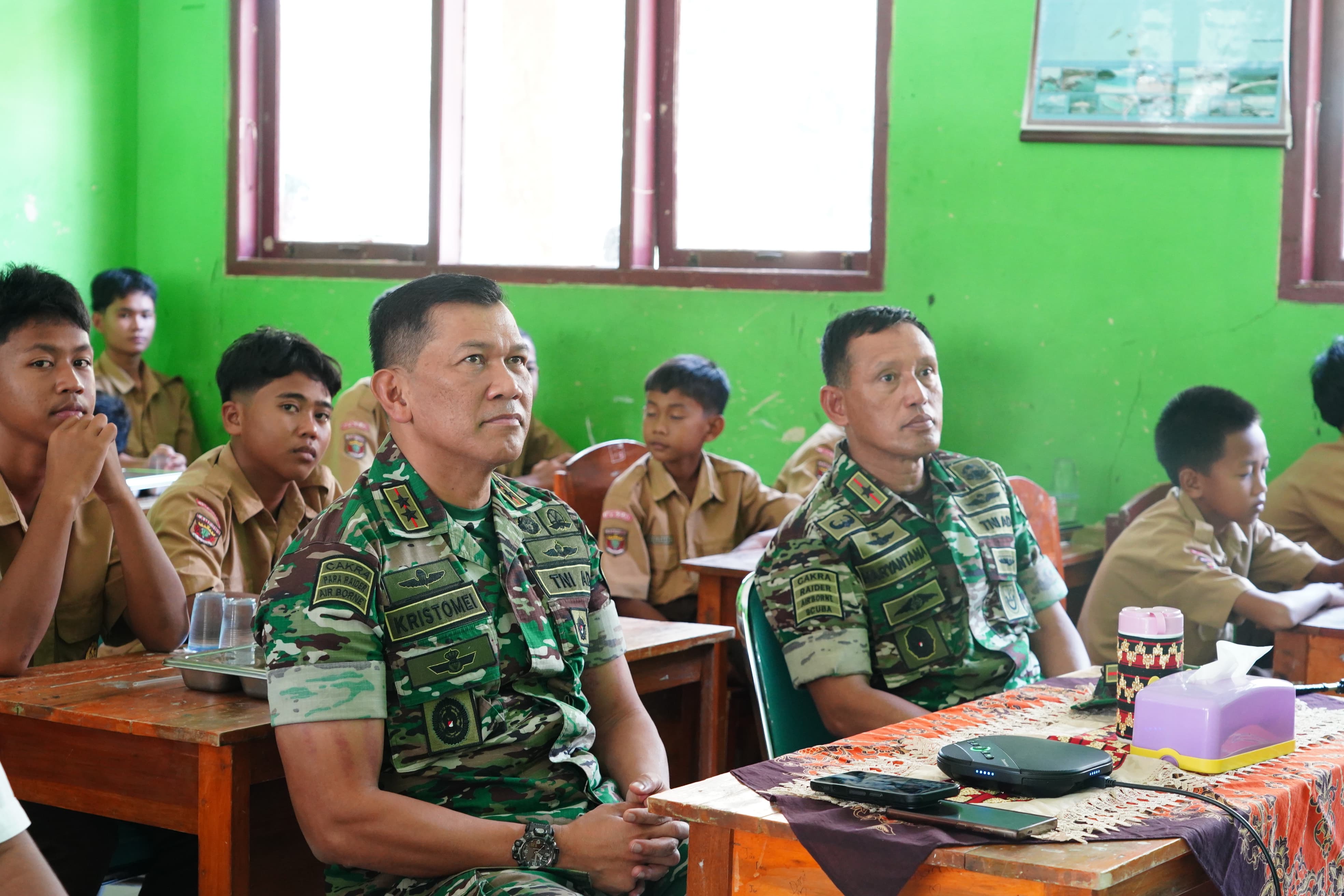 Tinjau Langsung Program MBG, Pangdam XXI/Radin Inten Kunjungi SMPN 5 Natar