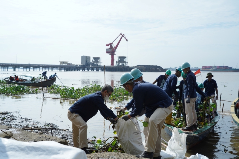 Peringati World Cleanup Day, PT Pusri Gelar Aksi Bersih Sungai dan Dermaga