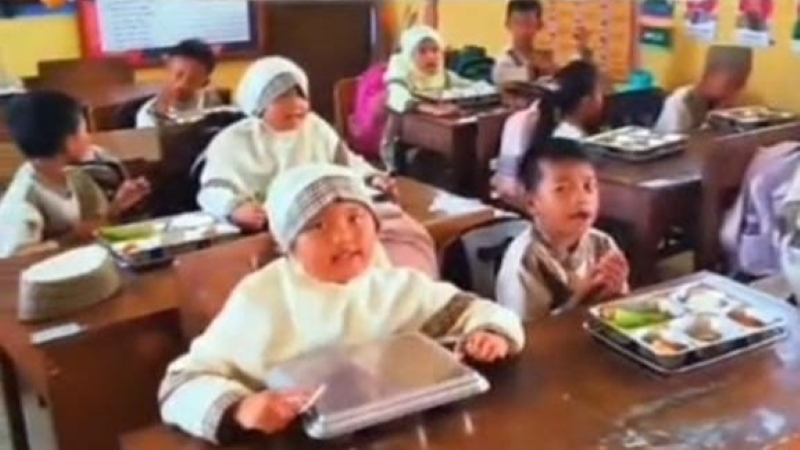 Program Makan Bergizi Gratis Mulai Bergulir di Pasuruan, Ribuan Siswa Prigen Antusias
