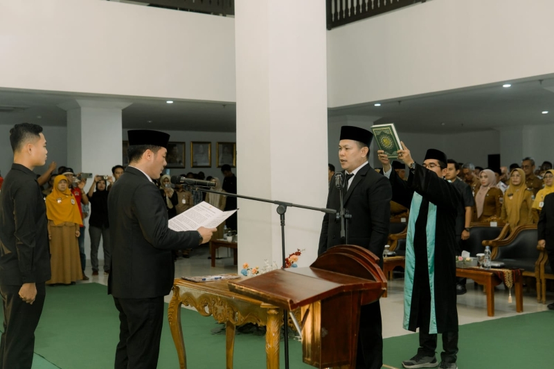 Tedi Zadmiko Kini Jabat Sekda Definitif Pesisir Barat