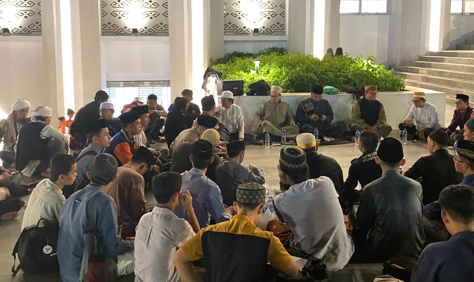 Pemuda Lampung Bangkit! Ubah Gaya Nongkrong Jadi Kajian Malam Minggu di Masjid Raya Al-Bakrie Lampung