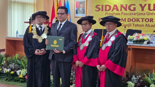 Ketua Umum PERSADIN Oking Ganda Miharja Resmi Sandang Gelar Doktor Ilmu Hukum