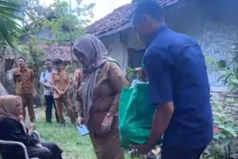 Wakil Bupati Pringsewu Tinjau Rumah Warga Tidak Mampu di Pekon Gading Rejo Utara