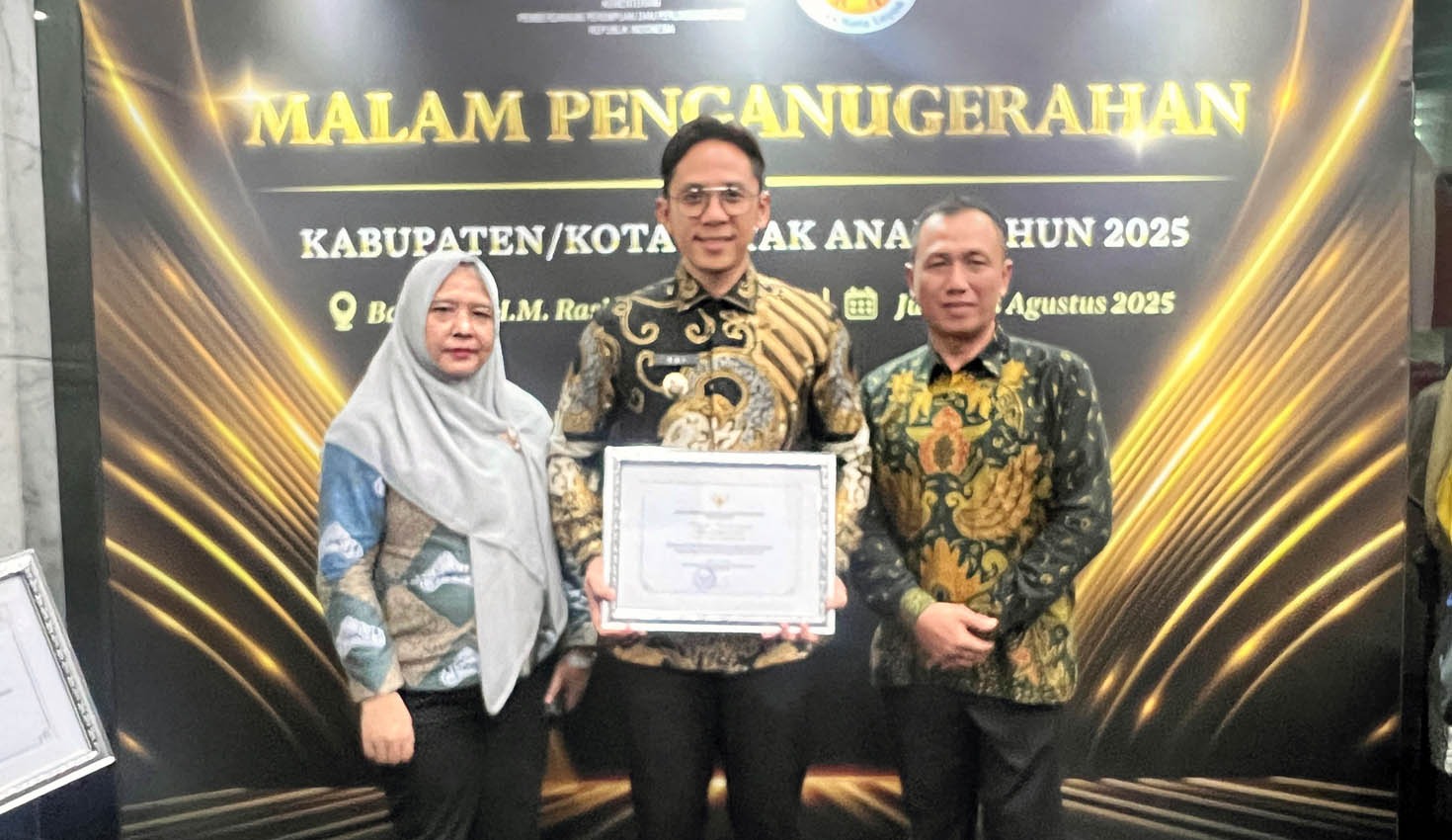 Bupati Egi Terima Penghargaan KLA 2025, Lampung Selatan Naik Poin Penilaian